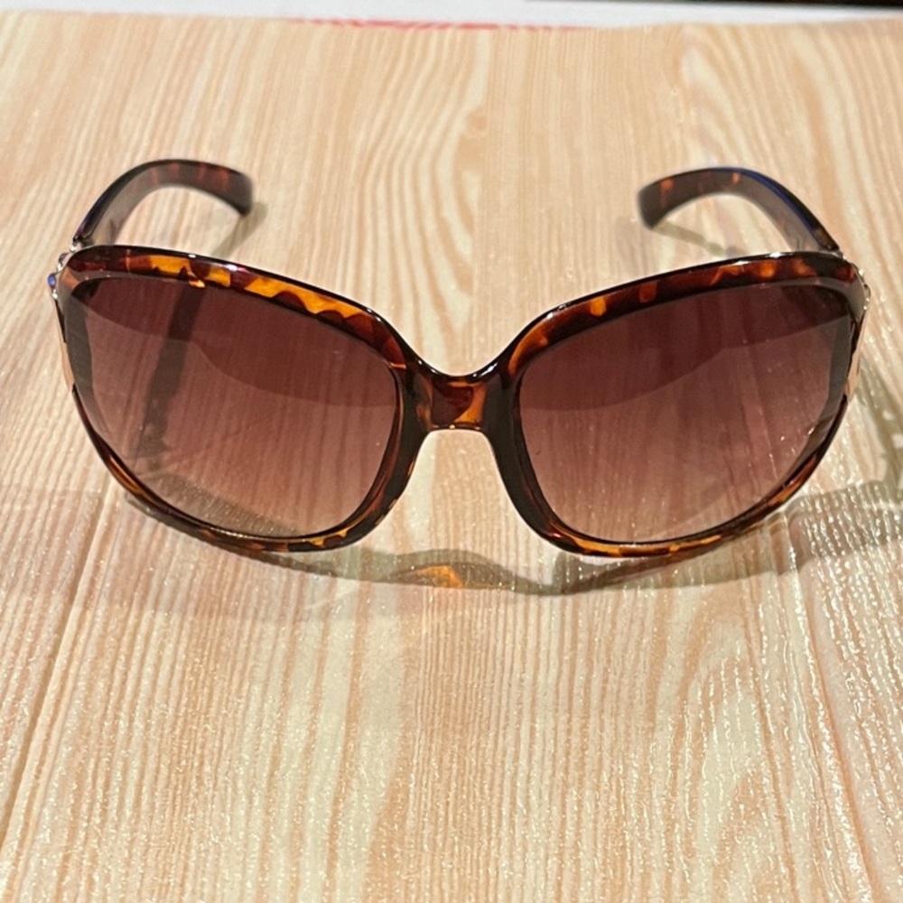 Ann Taylor Tortoise Shell Oversized Sunglasses Ex… - image 2